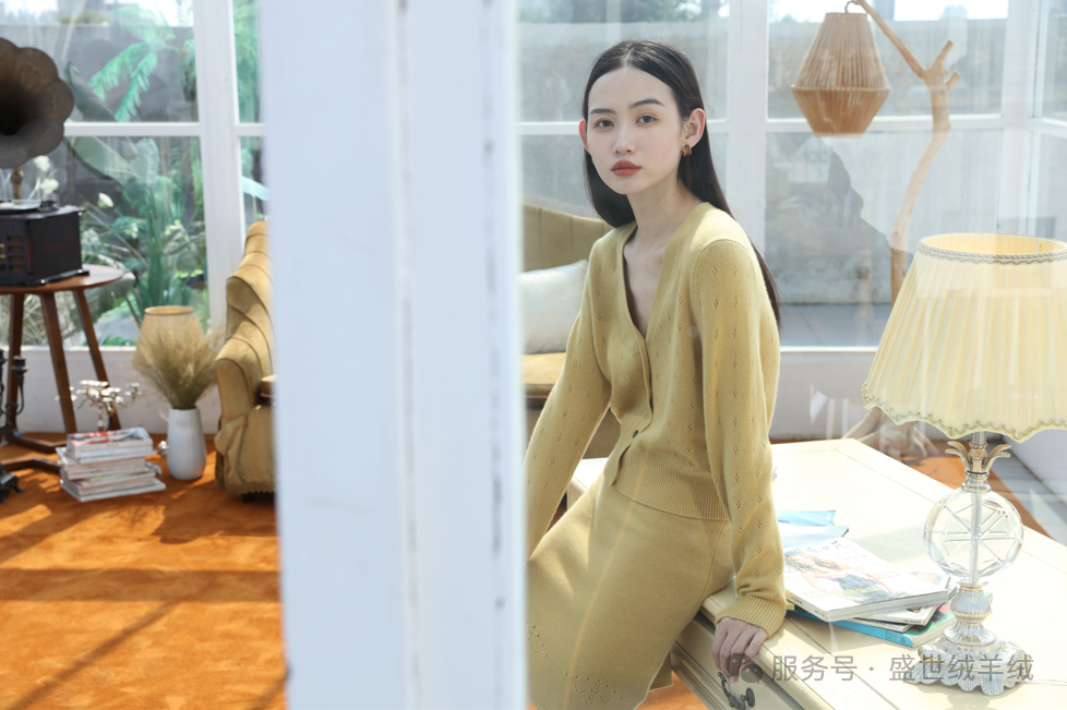 女士v領羊絨開衫