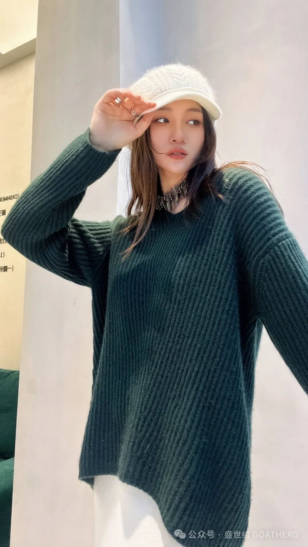 女士圓領中長款深綠色毛衣